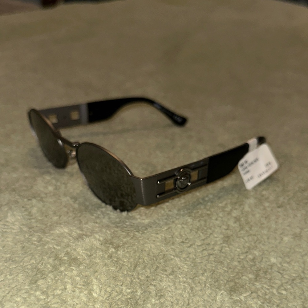NEW Versace sunglasses Model 2264